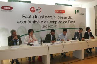 Ayuntamiento de Parla, sindicatos y CEIM firman el Pacto local para el desarrollo econmico y el empleo de la ciudad.