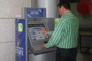 El Ayuntamiento de Getafe instala cajeros electrnicos con acceso a Internet. 