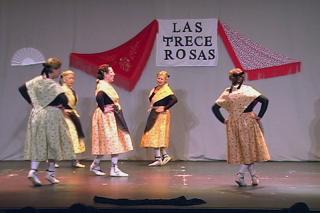 La asociacin fuenlabrea 13 Rosas despide el curso con una muestra de baile y talleres.