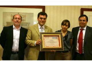 Legans recibe un premio por el programa de recuperacin de cartn puerta a puerta en los comercios.